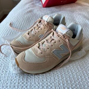 New Balance Women's Beige and Pink Retro Runner Sneakers